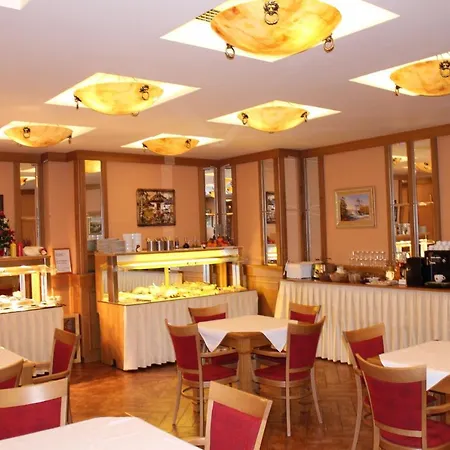 فندق أسكانيا 4*